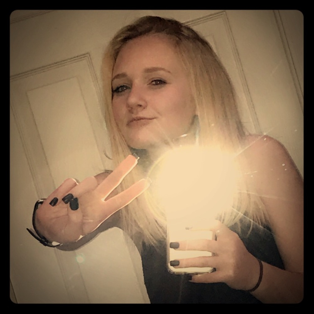 Meet your Posher, Chloe